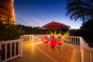 Cozy lanai, perfect for morning cup of coffee or glass of wine at sunset!